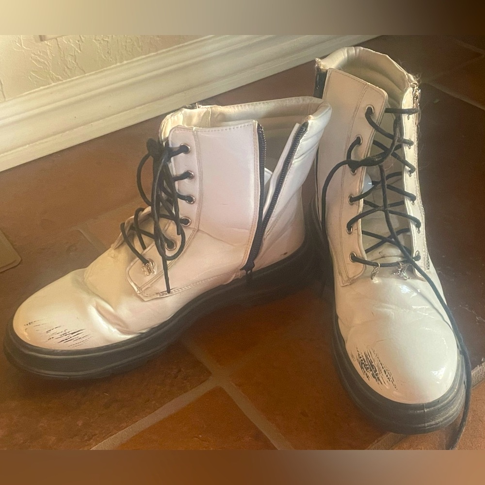 White Combat Style Boots Zip Up Womens Size 9